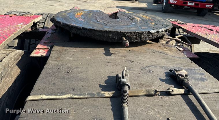 image for item DV5797 2004 Mack  CV713 semi truck