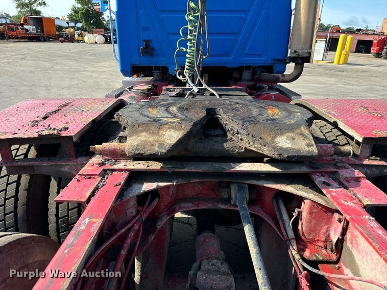 image for item DV5797 2004 Mack  CV713 semi truck