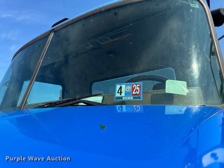 image for item DV5797 2004 Mack  CV713 semi truck