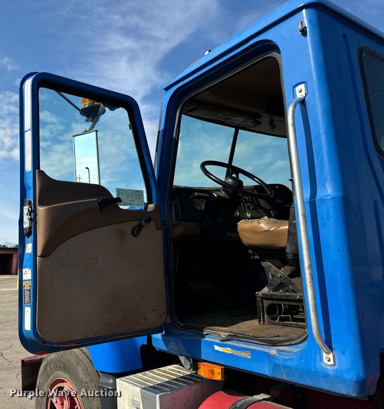 image for item DV5797 2004 Mack  CV713 semi truck