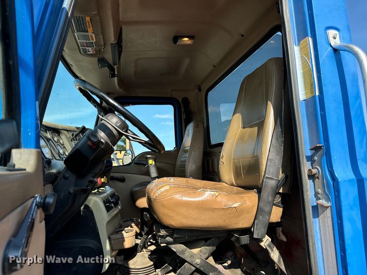 image for item DV5797 2004 Mack  CV713 semi truck