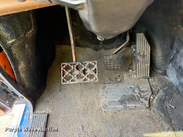 image for item DV5797 2004 Mack  CV713 semi truck