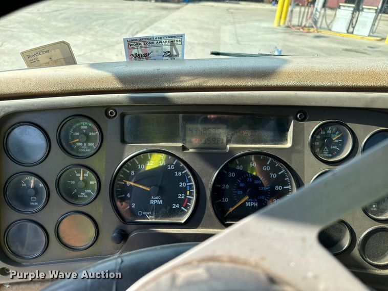 image for item DV5797 2004 Mack  CV713 semi truck