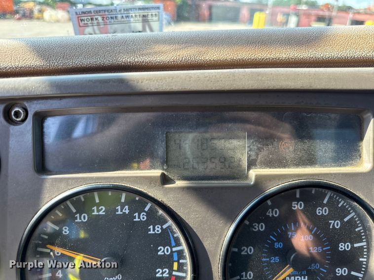 image for item DV5797 2004 Mack  CV713 semi truck