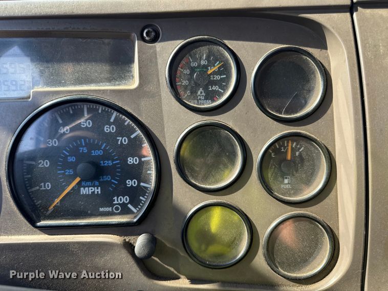 image for item DV5797 2004 Mack  CV713 semi truck