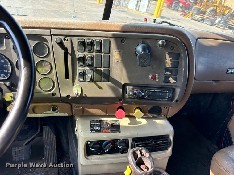 image for item DV5797 2004 Mack  CV713 semi truck