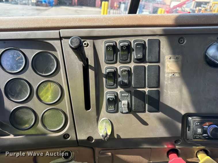 image for item DV5797 2004 Mack  CV713 semi truck