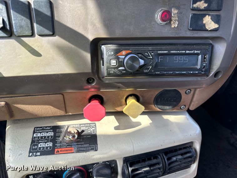 image for item DV5797 2004 Mack  CV713 semi truck