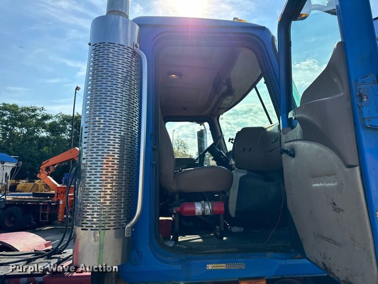 image for item DV5797 2004 Mack  CV713 semi truck