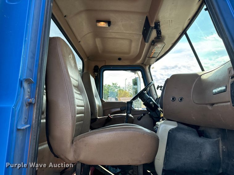 image for item DV5797 2004 Mack  CV713 semi truck