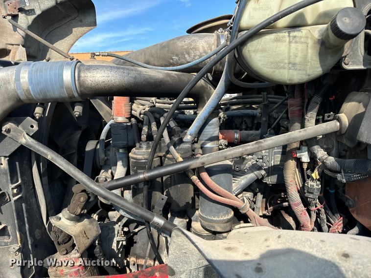 image for item DV5797 2004 Mack  CV713 semi truck