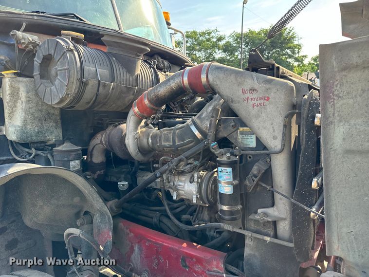 image for item DV5797 2004 Mack  CV713 semi truck