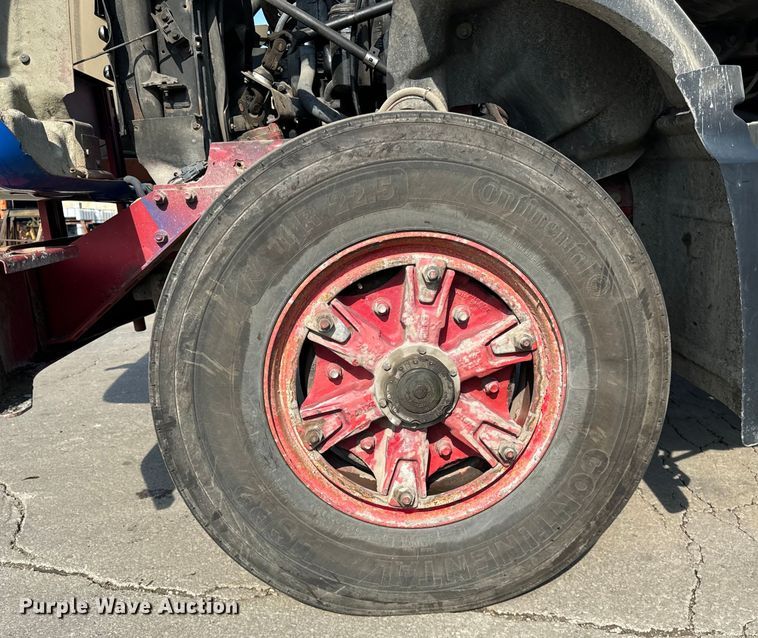 image for item DV5797 2004 Mack  CV713 semi truck