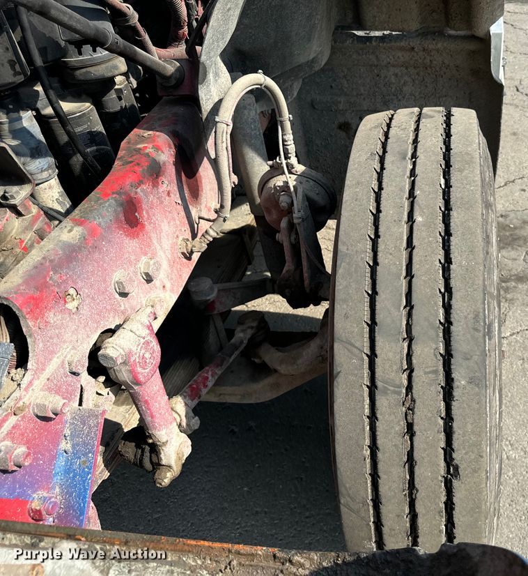 image for item DV5797 2004 Mack  CV713 semi truck