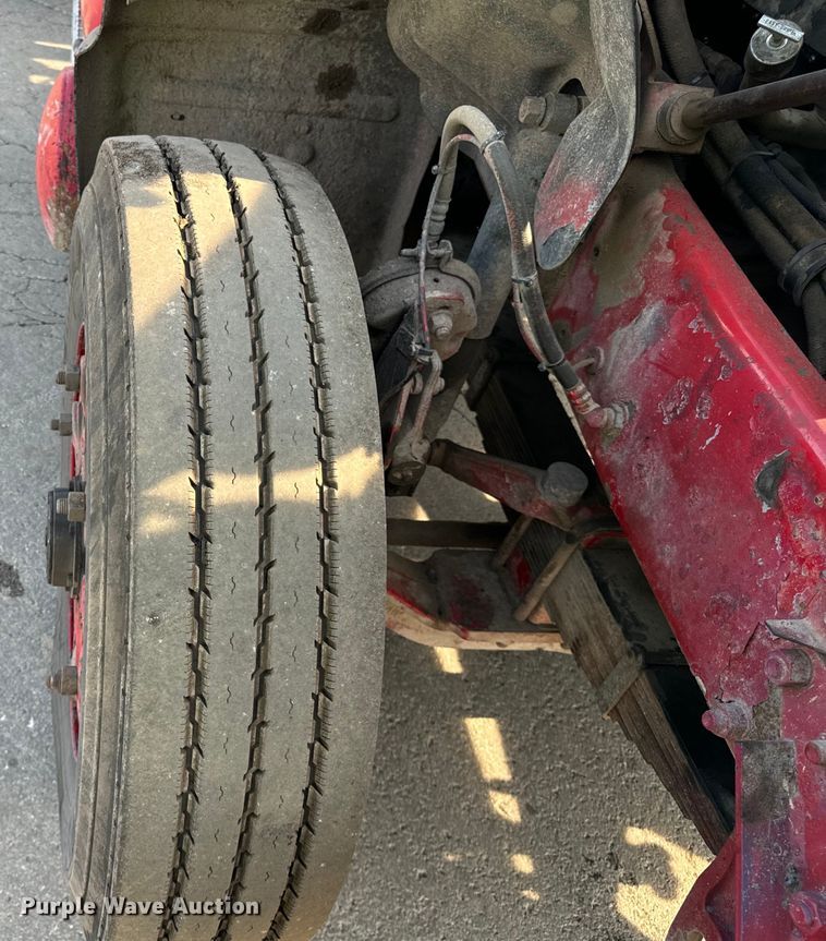 image for item DV5797 2004 Mack  CV713 semi truck