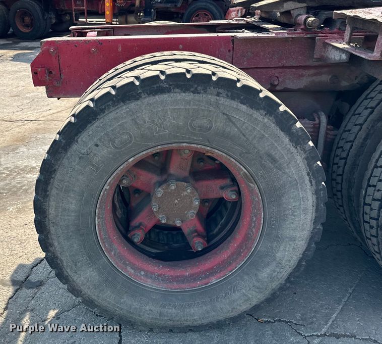 image for item DV5797 2004 Mack  CV713 semi truck