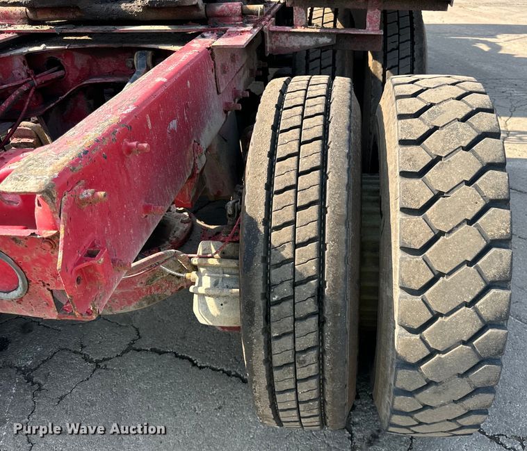 image for item DV5797 2004 Mack  CV713 semi truck