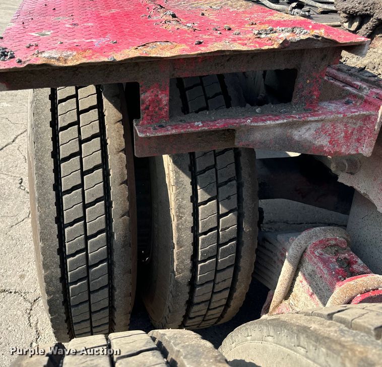 image for item DV5797 2004 Mack  CV713 semi truck