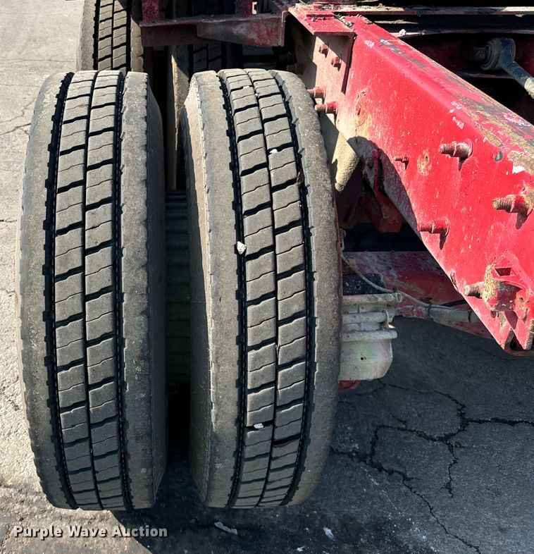 image for item DV5797 2004 Mack  CV713 semi truck