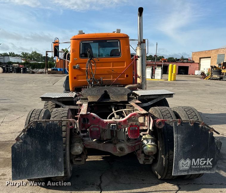 image for item DV5799 2001 Mack  RD690S semi truck