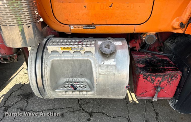 image for item DV5799 2001 Mack  RD690S semi truck