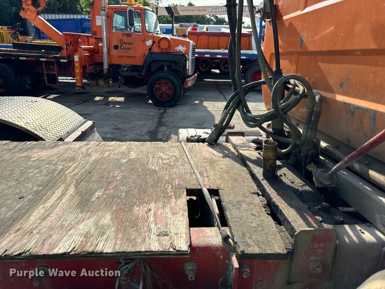 image for item DV5799 2001 Mack  RD690S semi truck