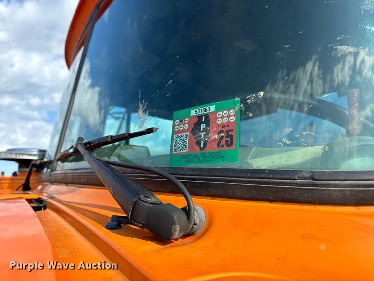 image for item DV5799 2001 Mack  RD690S semi truck