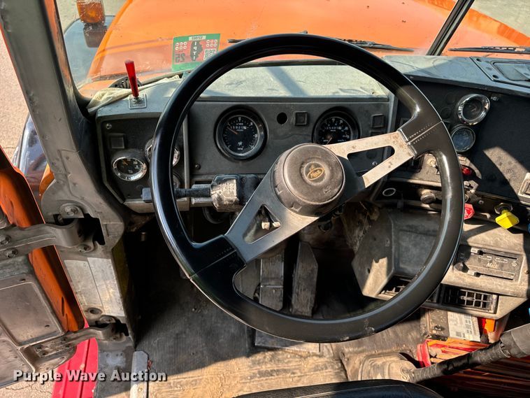 image for item DV5799 2001 Mack  RD690S semi truck