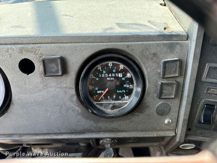 image for item DV5799 2001 Mack  RD690S semi truck