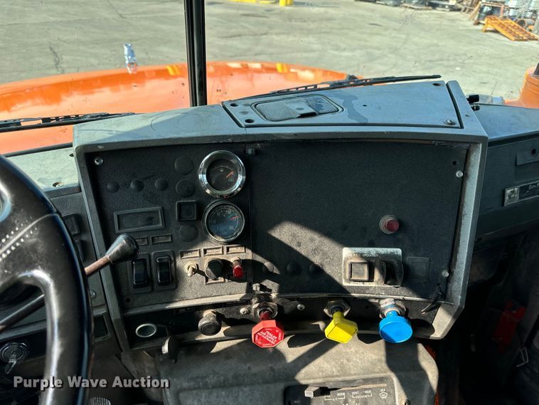 image for item DV5799 2001 Mack  RD690S semi truck