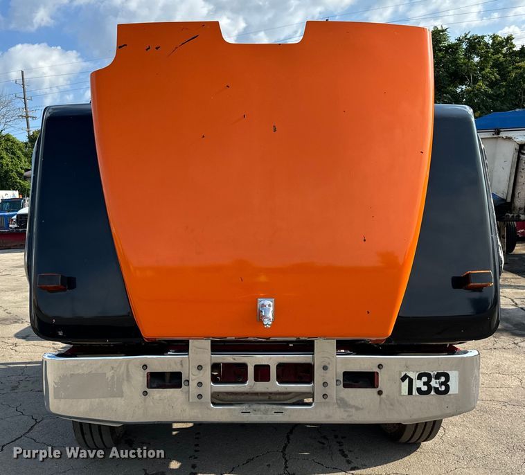 image for item DV5799 2001 Mack  RD690S semi truck