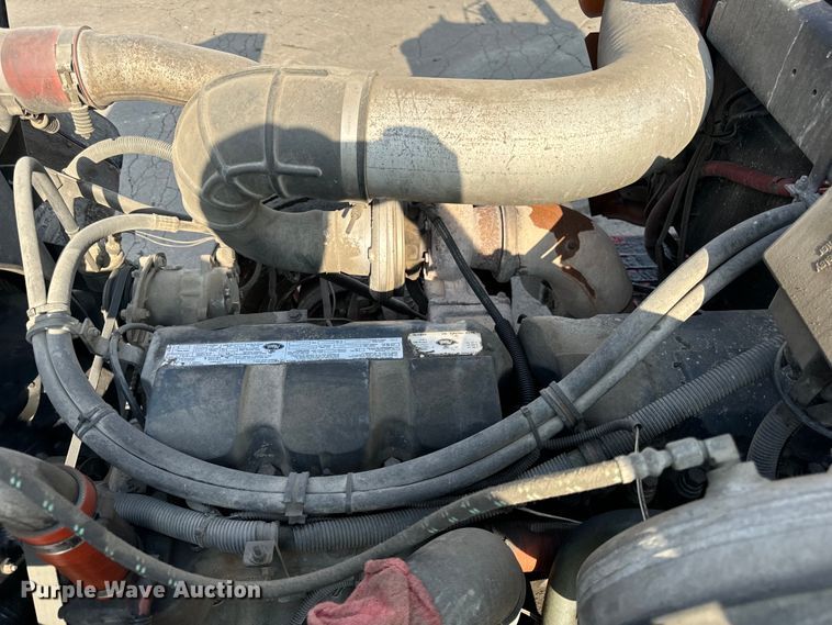 image for item DV5799 2001 Mack  RD690S semi truck