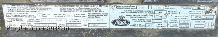 image for item DV5799 2001 Mack  RD690S semi truck