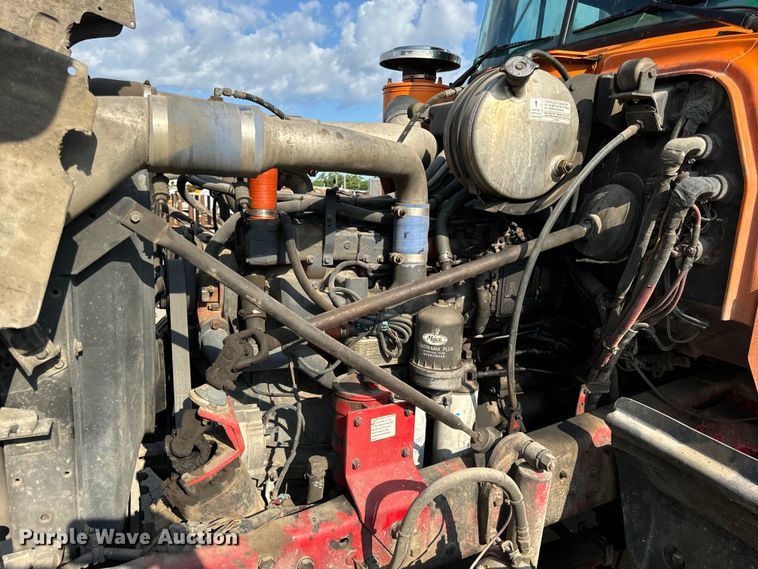 image for item DV5799 2001 Mack  RD690S semi truck