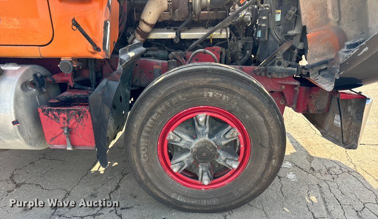 image for item DV5799 2001 Mack  RD690S semi truck