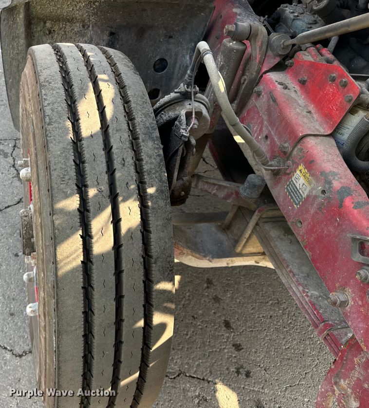 image for item DV5799 2001 Mack  RD690S semi truck