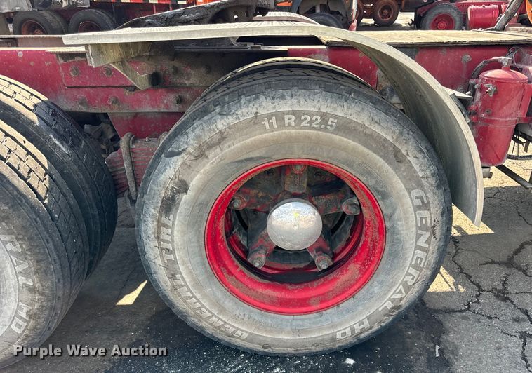 image for item DV5799 2001 Mack  RD690S semi truck