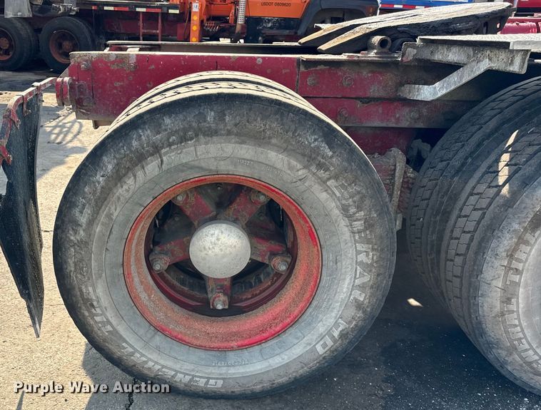 image for item DV5799 2001 Mack  RD690S semi truck