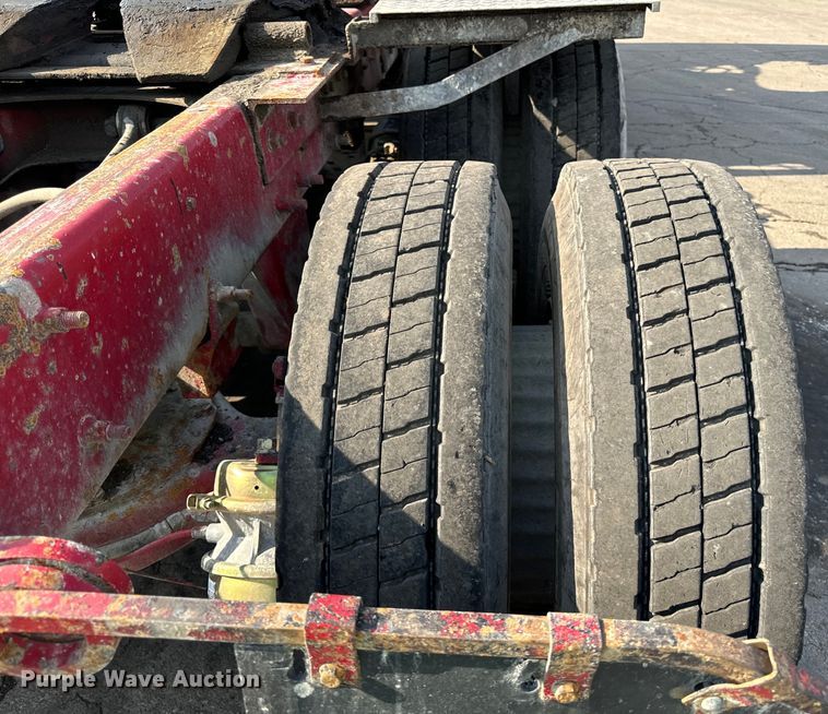 image for item DV5799 2001 Mack  RD690S semi truck