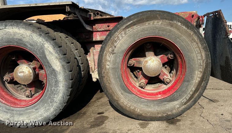 image for item DV5799 2001 Mack  RD690S semi truck