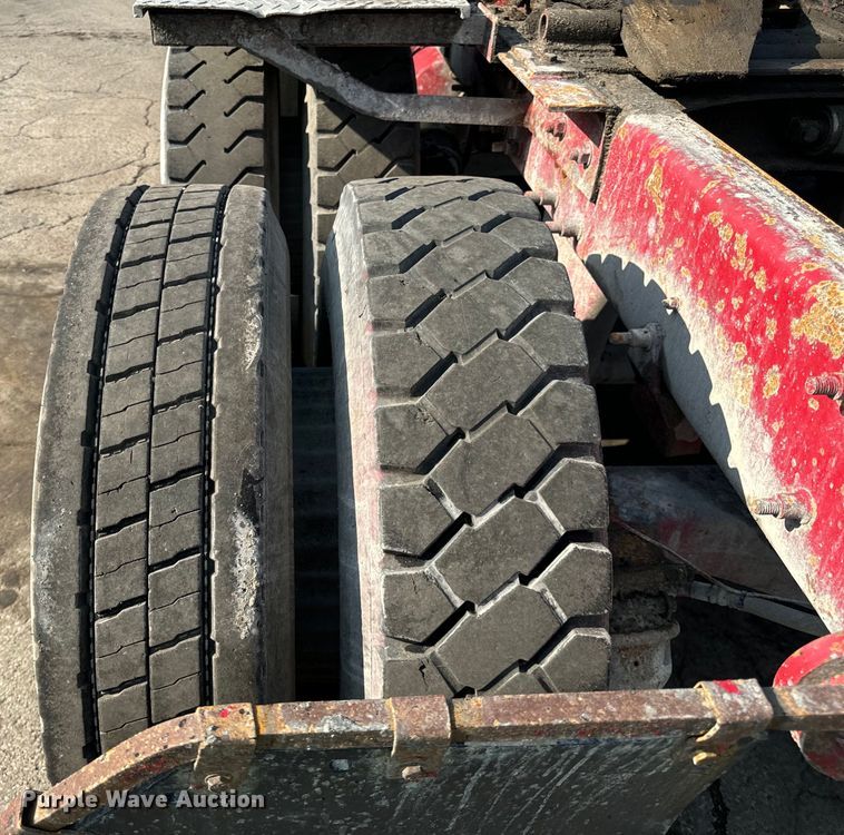 image for item DV5799 2001 Mack  RD690S semi truck