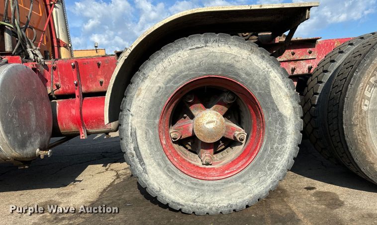 image for item DV5799 2001 Mack  RD690S semi truck