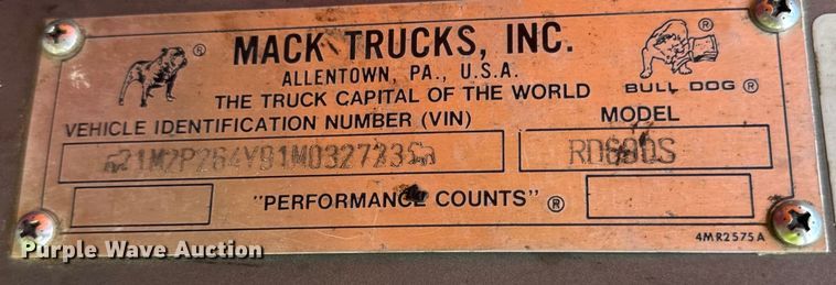 image for item DV5799 2001 Mack  RD690S semi truck