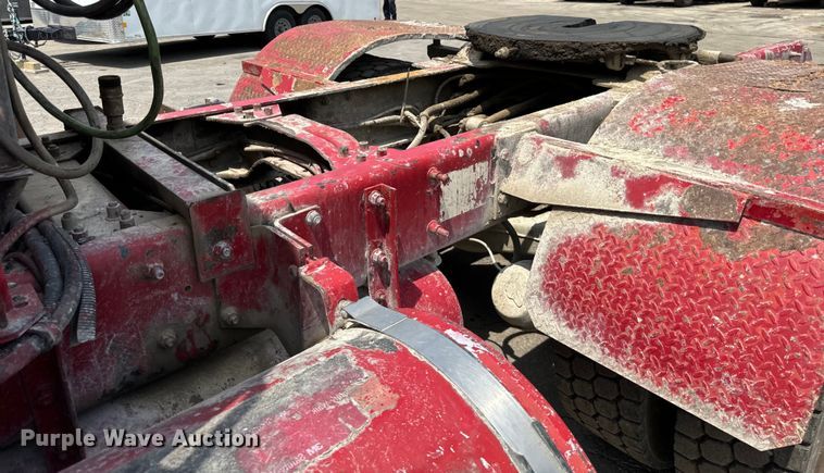 image for item DV5800 2001 Mack  RD690S semi truck