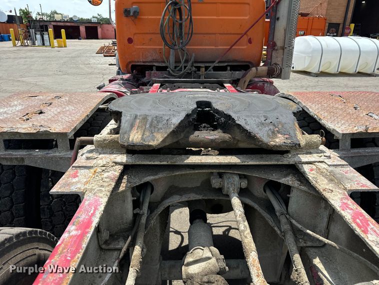 image for item DV5800 2001 Mack  RD690S semi truck