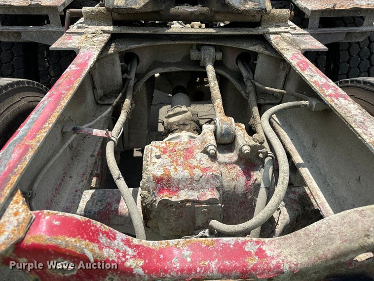 image for item DV5800 2001 Mack  RD690S semi truck