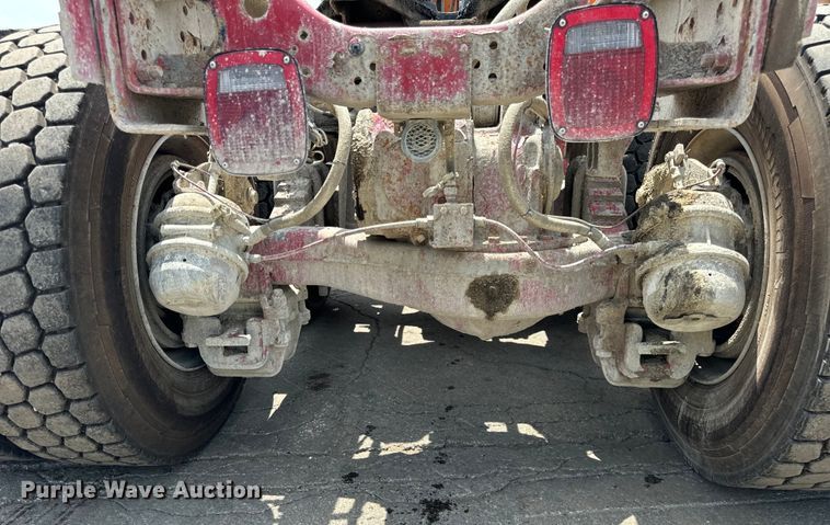 image for item DV5800 2001 Mack  RD690S semi truck