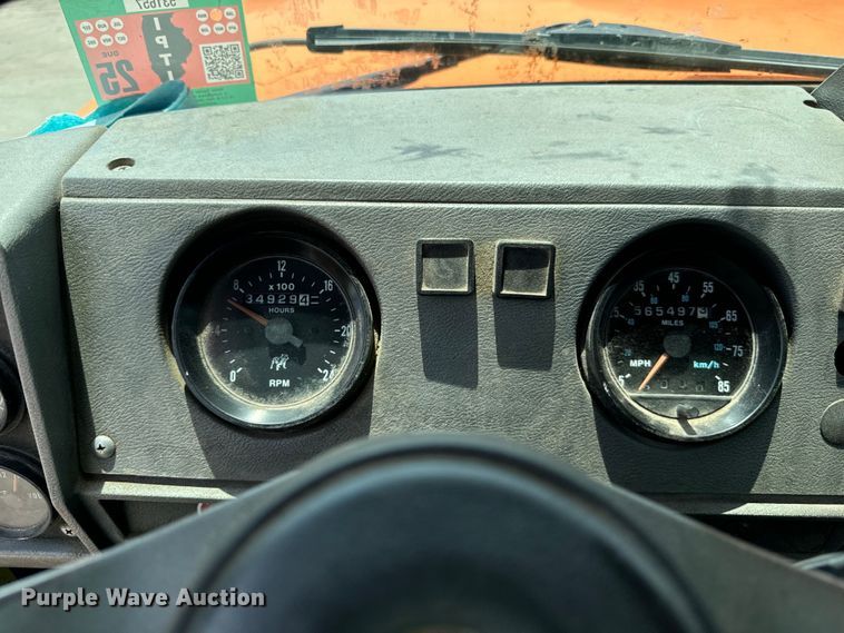 image for item DV5800 2001 Mack  RD690S semi truck