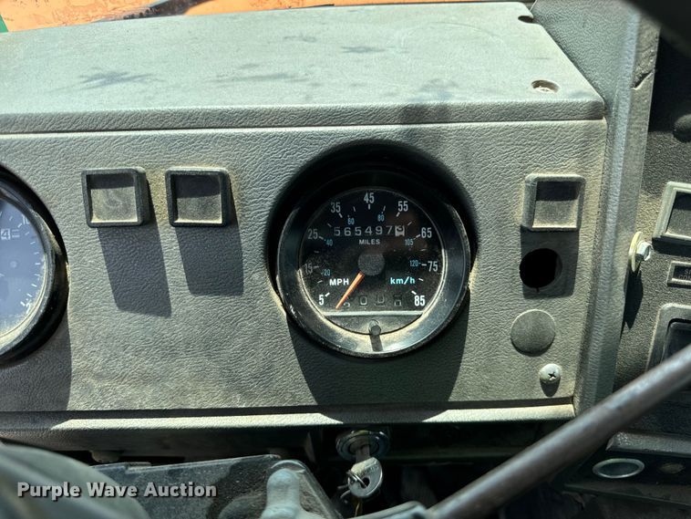 image for item DV5800 2001 Mack  RD690S semi truck