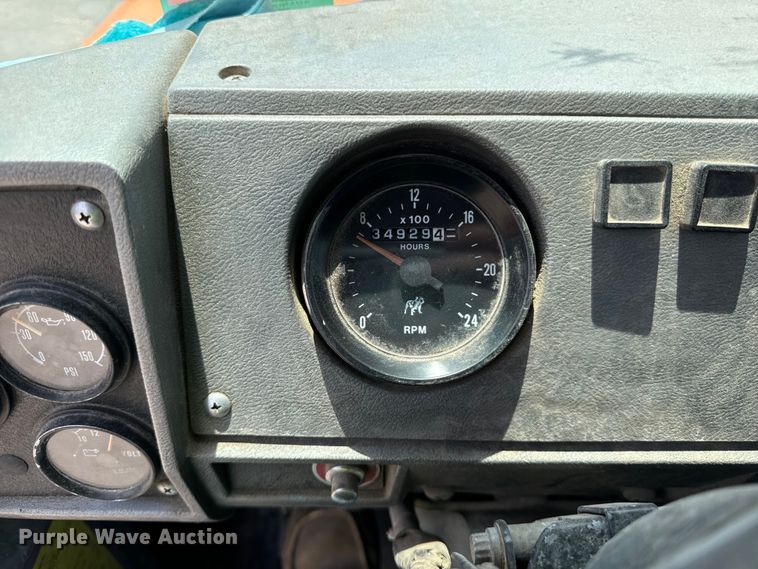 image for item DV5800 2001 Mack  RD690S semi truck